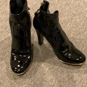 Tory Burch black shiny leather boot size 7